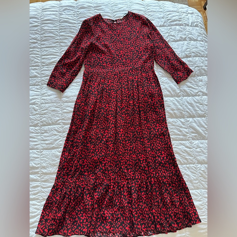 NWT! ZARA MIDI Polka Dress in animal print
100% viscose. Size XS